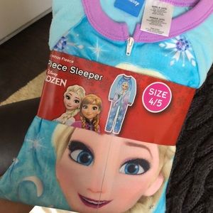 1 piece “frozen” sleeper size 4/5 footless